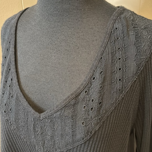 Free People Women’s Extra Small Ribbed Knit Eyelet Bell Sleeve V-Neck Trapeze - Picture 3 of 10